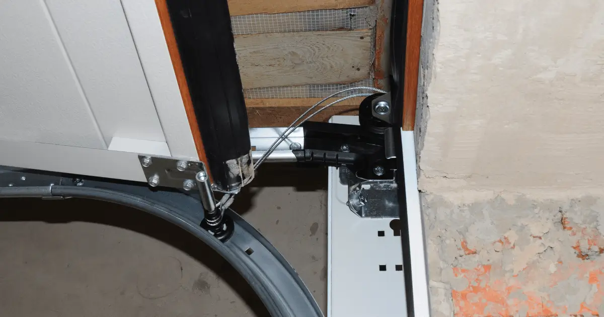 4️⃣ Roller, Bracket & Hardware Maintenance